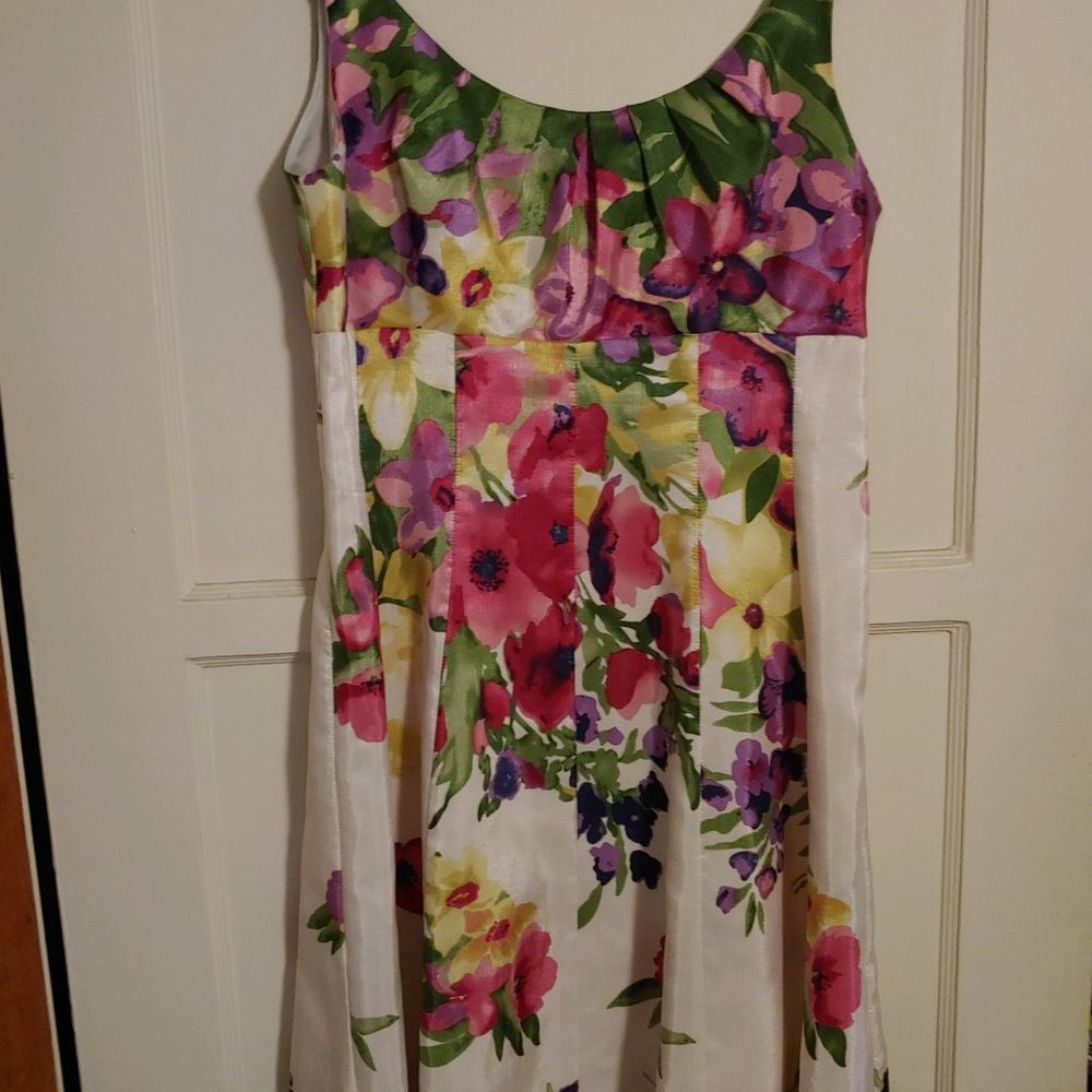 Floral Spring Dress- Size 8 - Picture 2 of 10